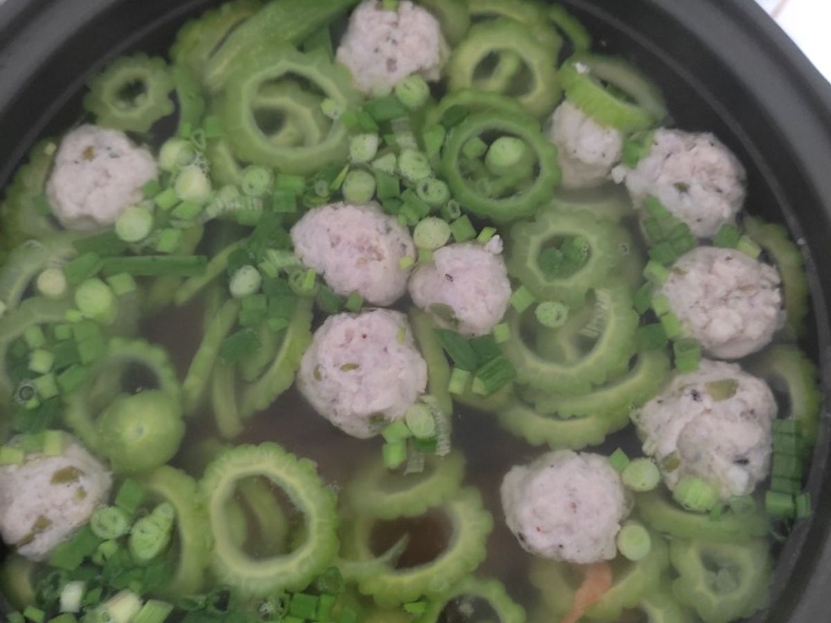 Canh khổ qua chả cá thác lác: