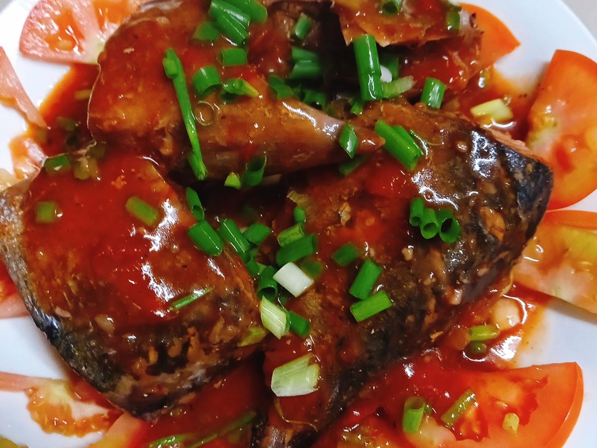 Cá ngừ kho cà