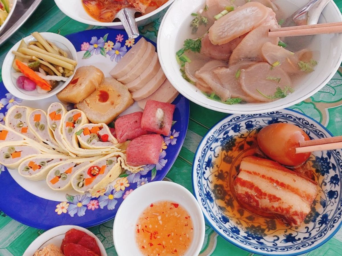 Mâm cơm rước ông bà