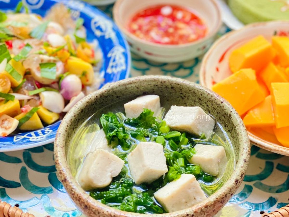 Canh Cải Kale Nấu Chả Cá