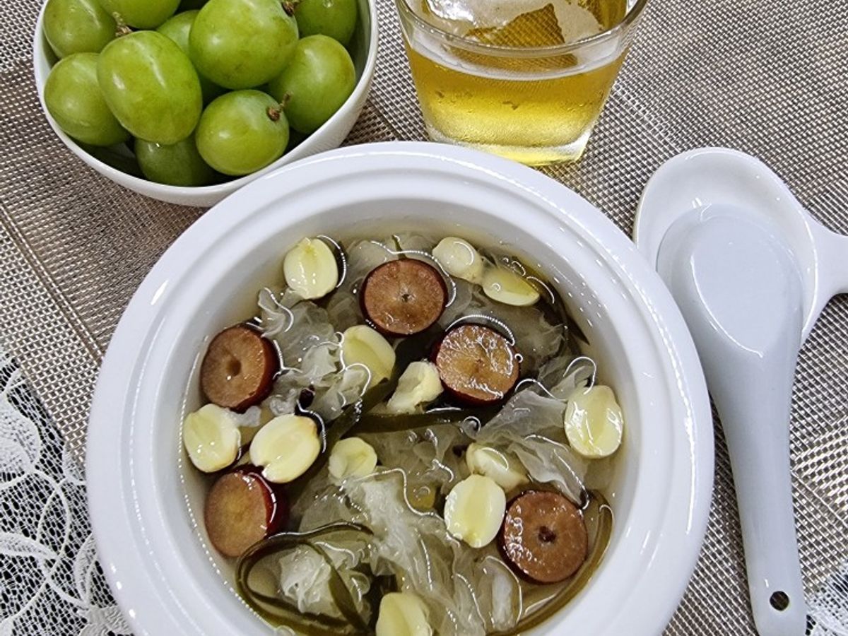 Chè táo đỏ nấm tuyết hạt sen mộc nhĩ phổ tai