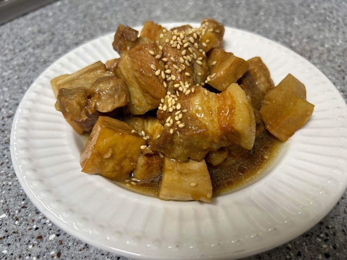 Thịt kho với giò