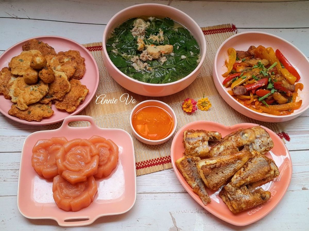 Mâm cơm màu hồng xinh xắn
