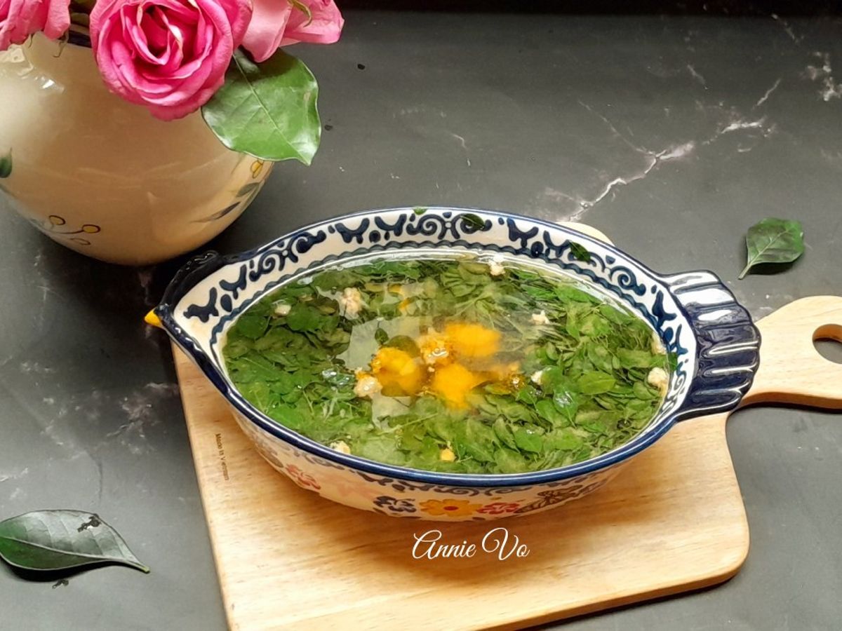 Canh rau chùm ngây nấu tôm thịt
