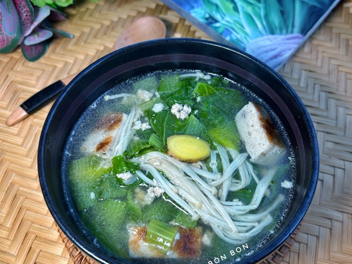 Canh Cải Xanh Nấu Chả Cá Thu và Nấm Kim Châm