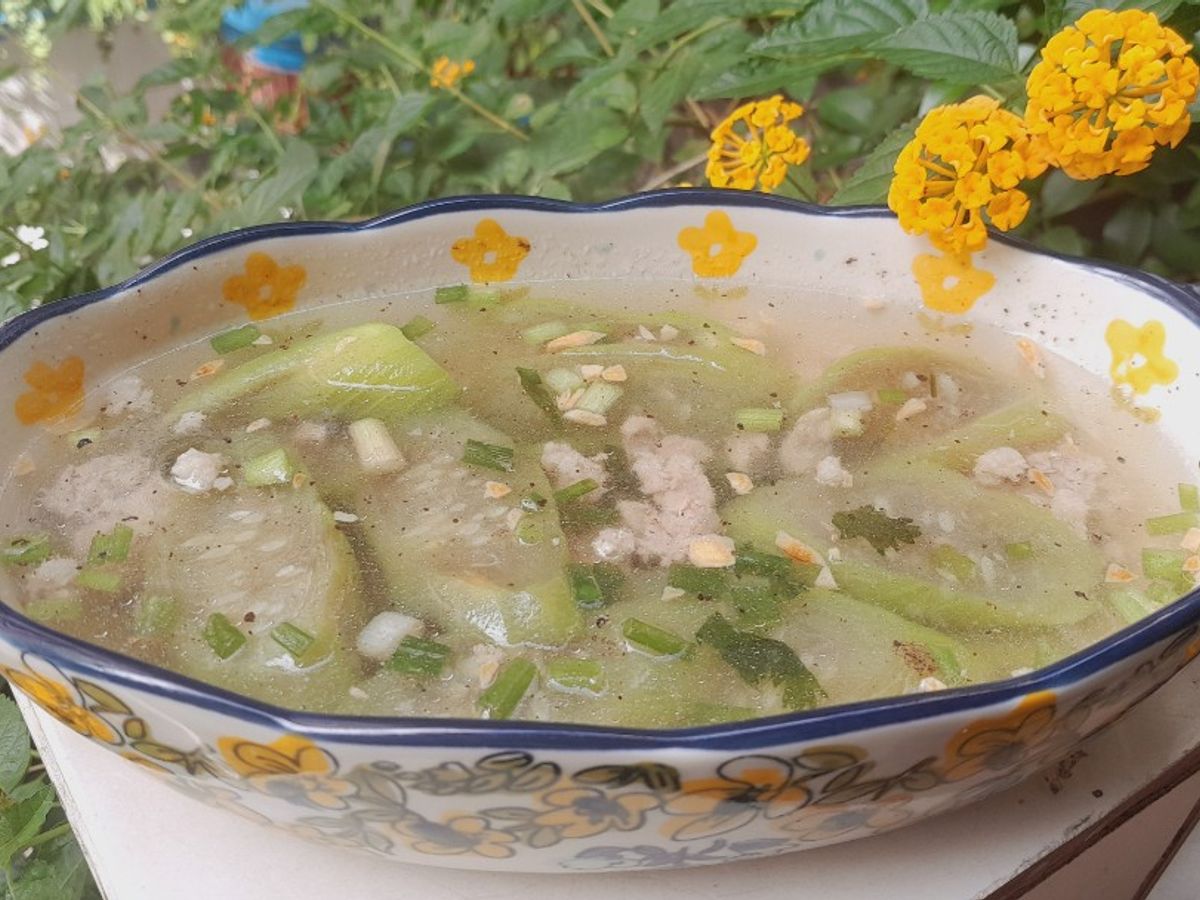 Canh mướp nấu thịt xay