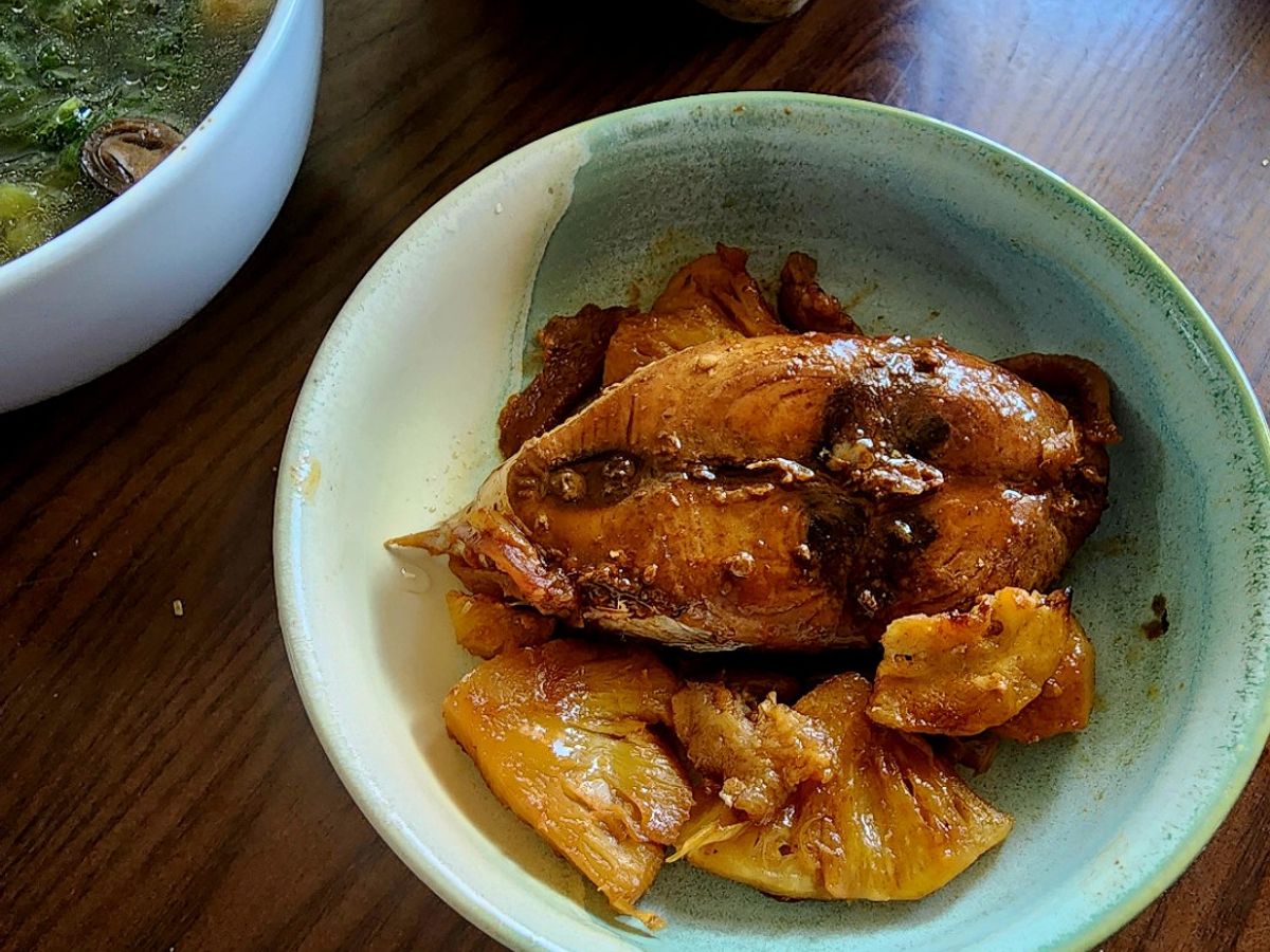 Cá ngừ kho dứa (thơm)