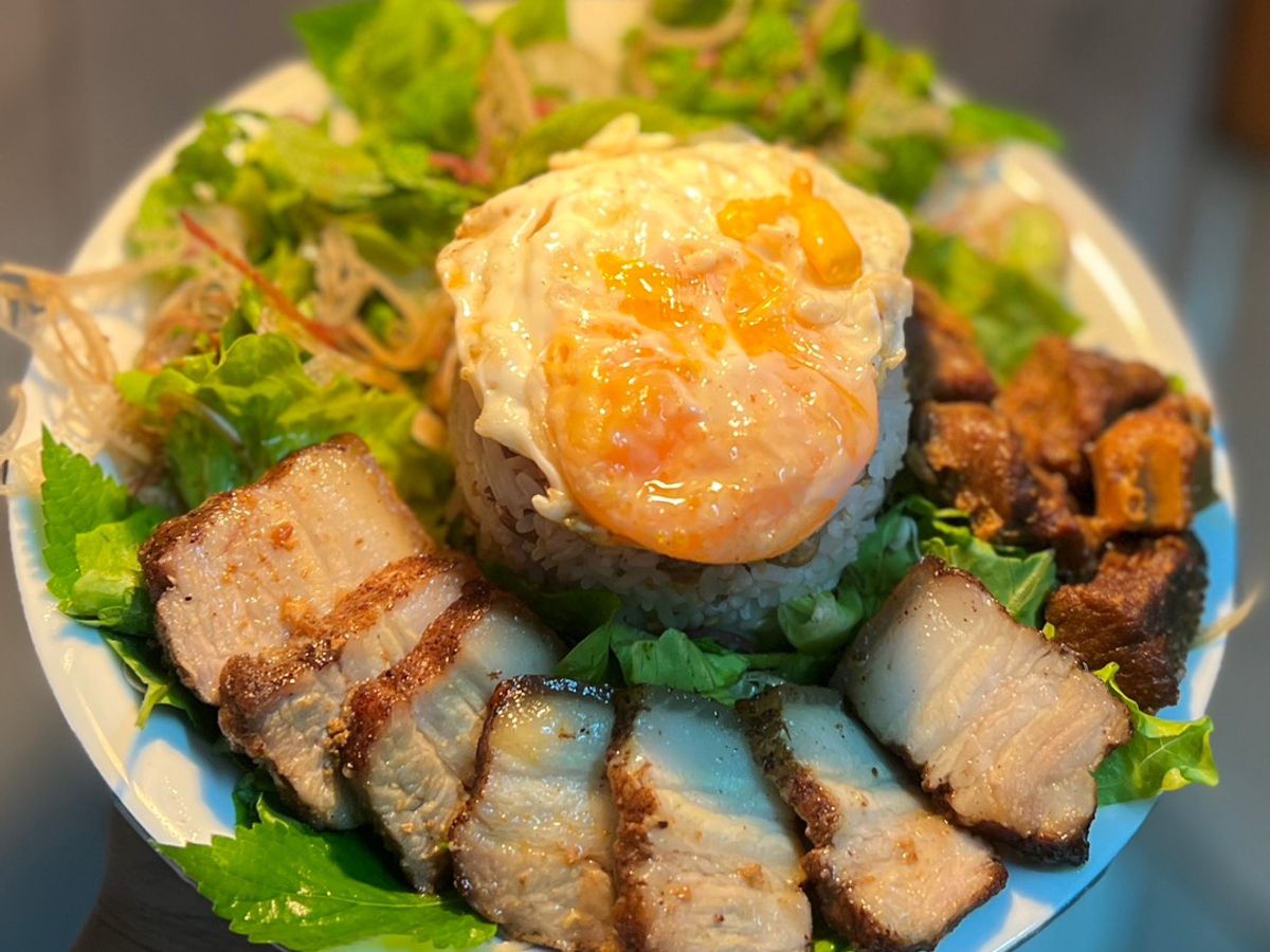 Cơm thịt nướng xả ớt và ớt trưng tứ xuyên