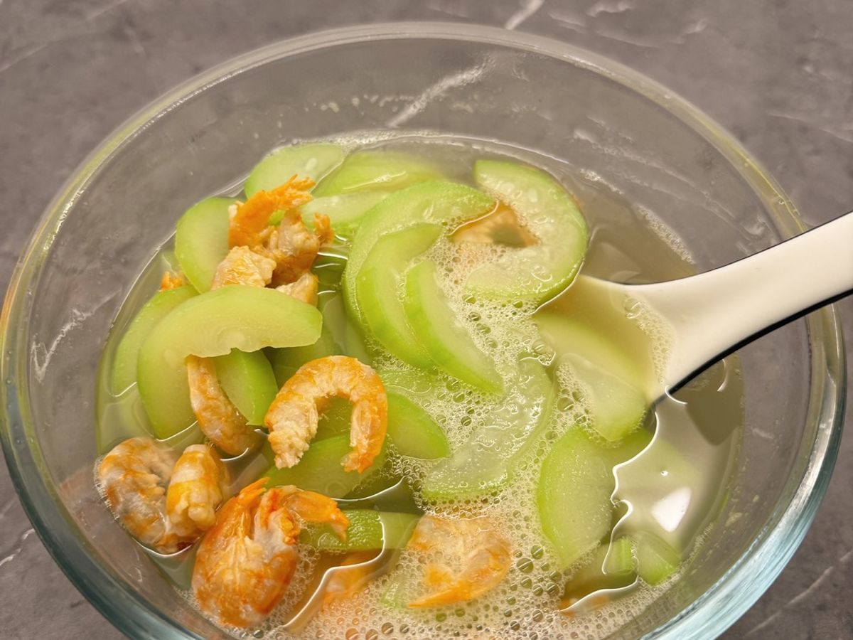 Canh bầu nấu với tôm nõn