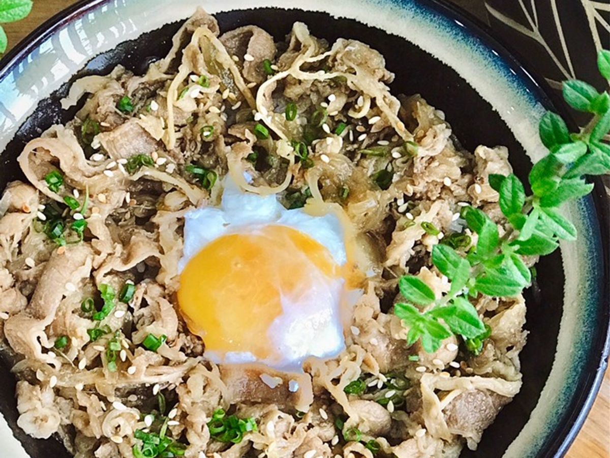 Cơm bò Gyudon (bò xào hành tây kiểu Nhật)