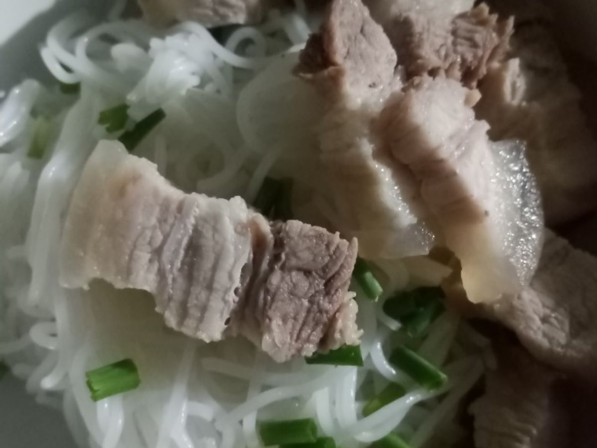Bún thịt luộc (bữa sáng)