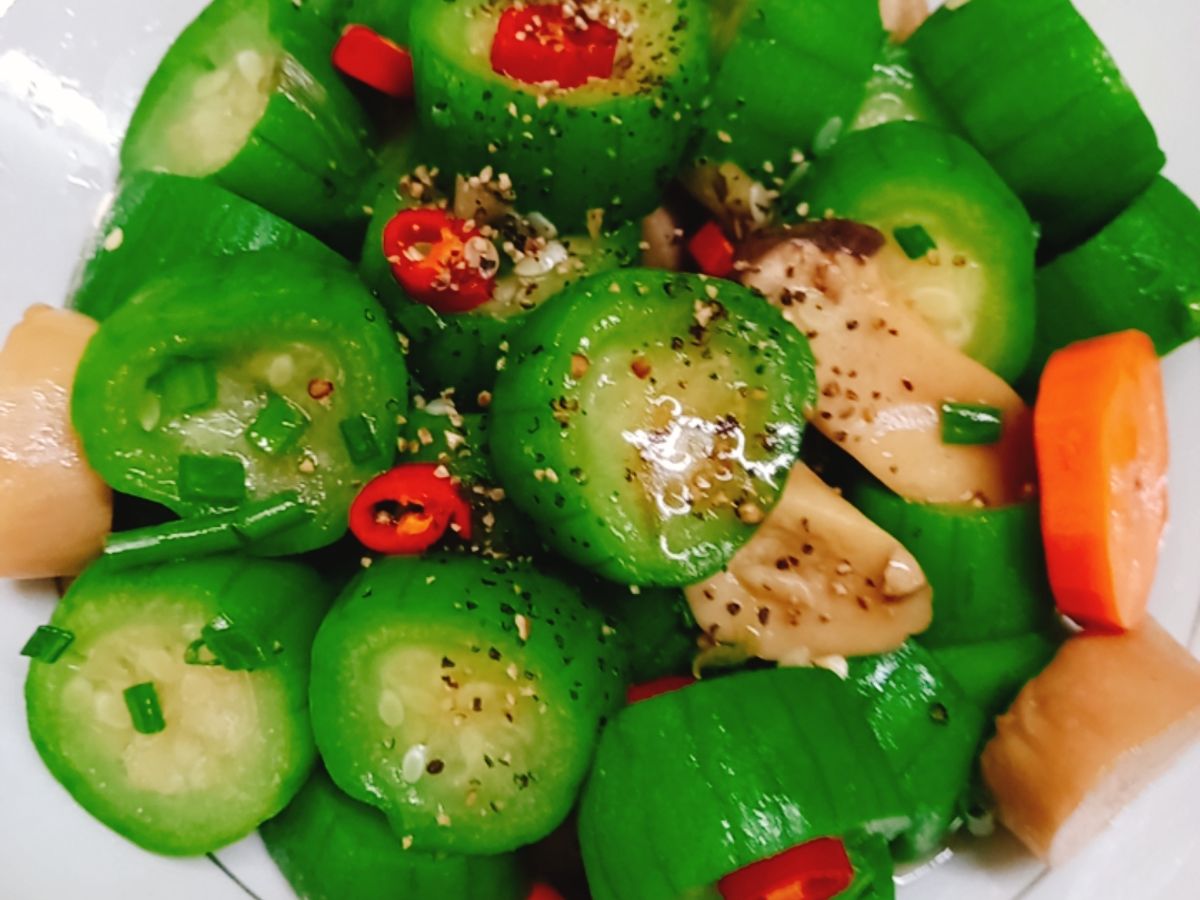 Mướp xào rau củ xanh rờn đẹp mắt ngon miệng