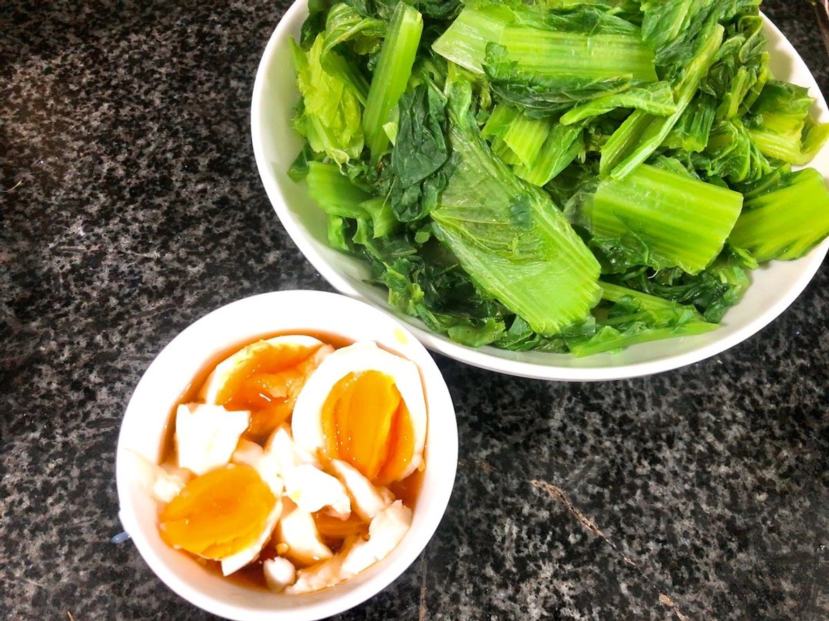 Rau Cải Bẹ Xanh Luộc Chấm Nước Mắm Dầm Trứng Lòng Đào