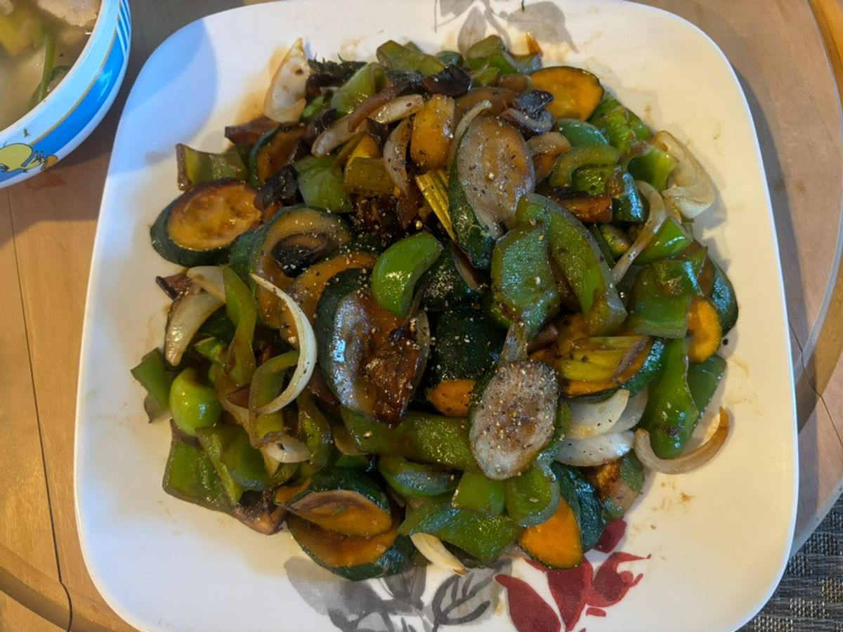 Ớt chuông, squash xào nấm