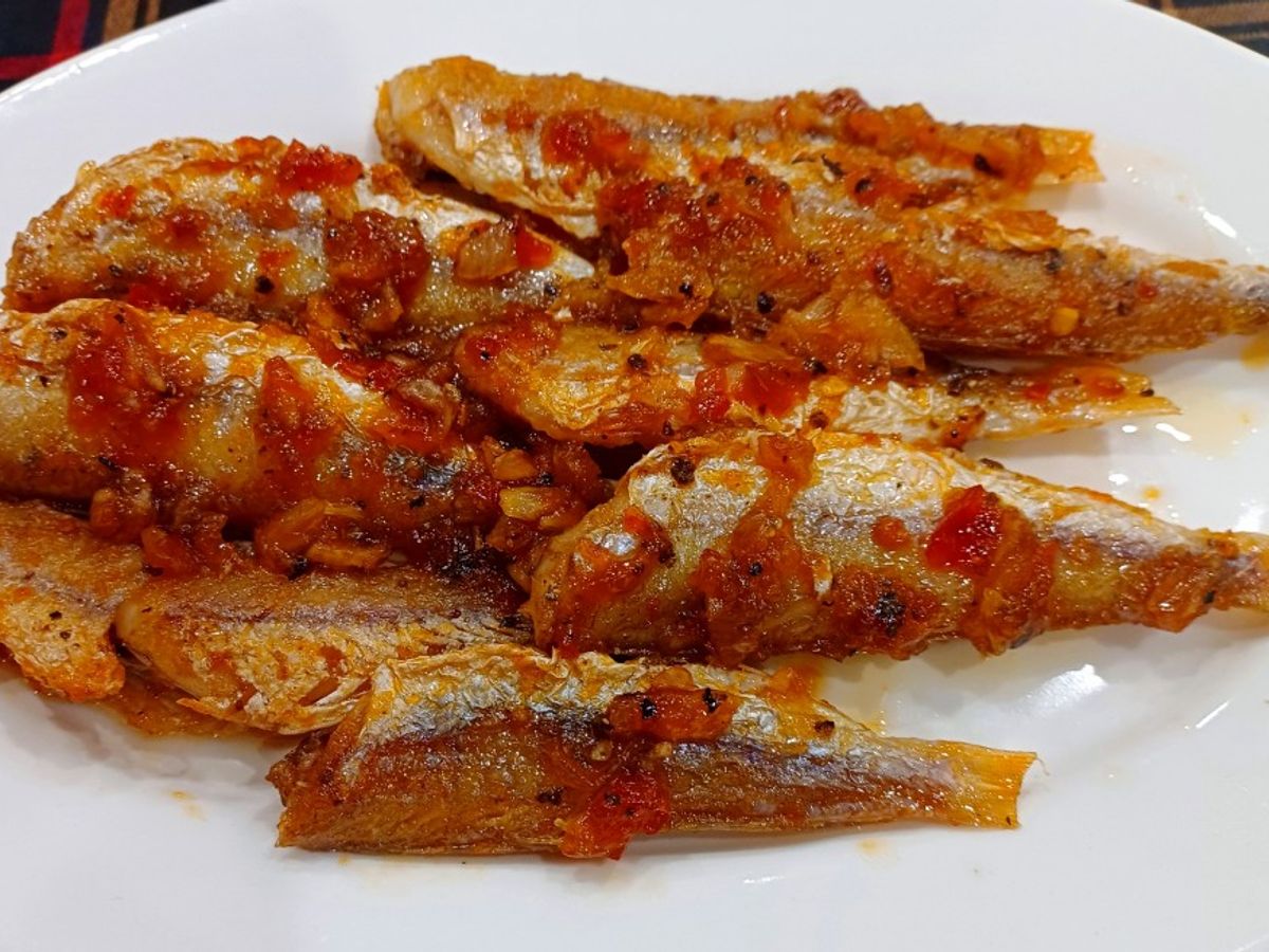 Cá phèn hồng 1 nắng chiên sốt mắm tỏi ớt