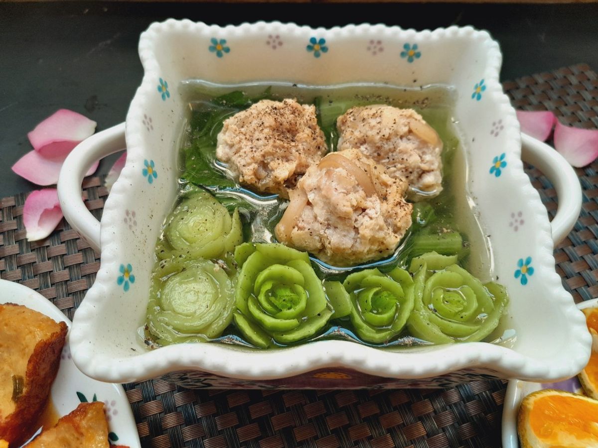 Canh cải thìa nấu thịt viên