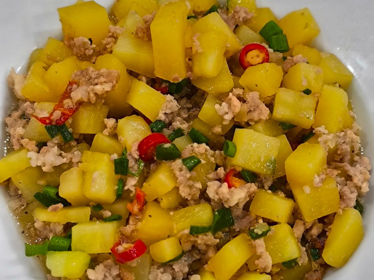 Thịt băm xào khoai tây