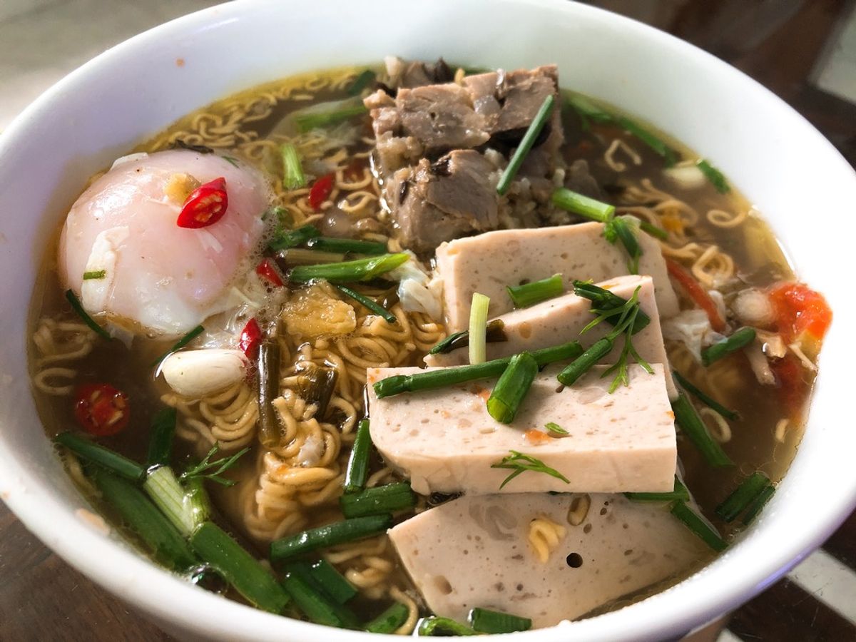Mì Tôm Trứng Các Loại Giò Và Nước Ninh Gà