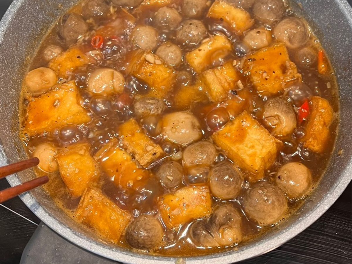 Đậu chiên nấm rơm kho sả