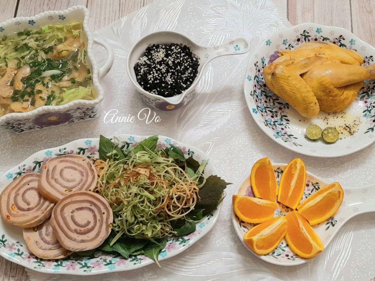 Bữa cơm gạo lứt gà luộc