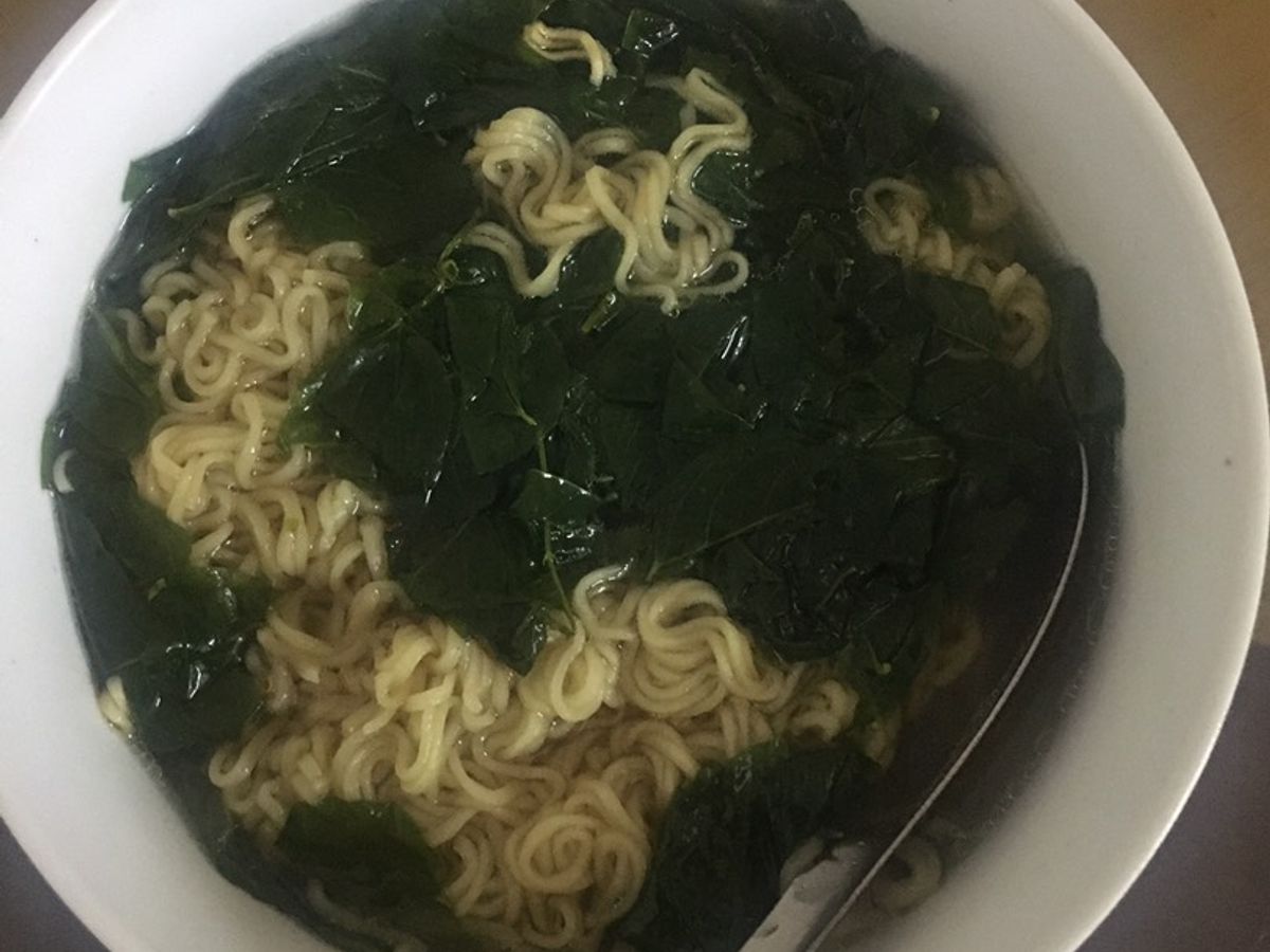 Mỳ tôm rau ngót