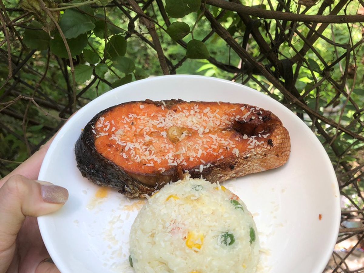 Cá hồi lăn vụn dừa