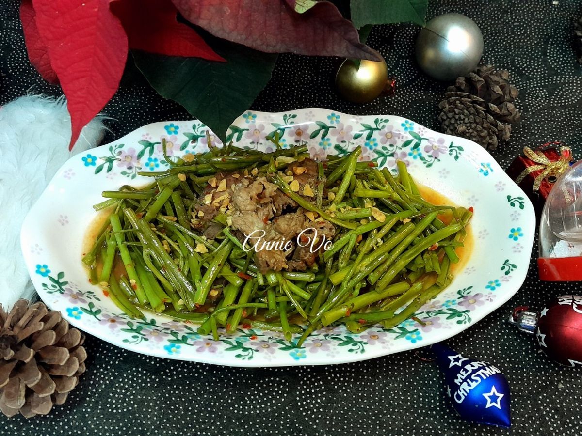 Rau muống cọng xào bò