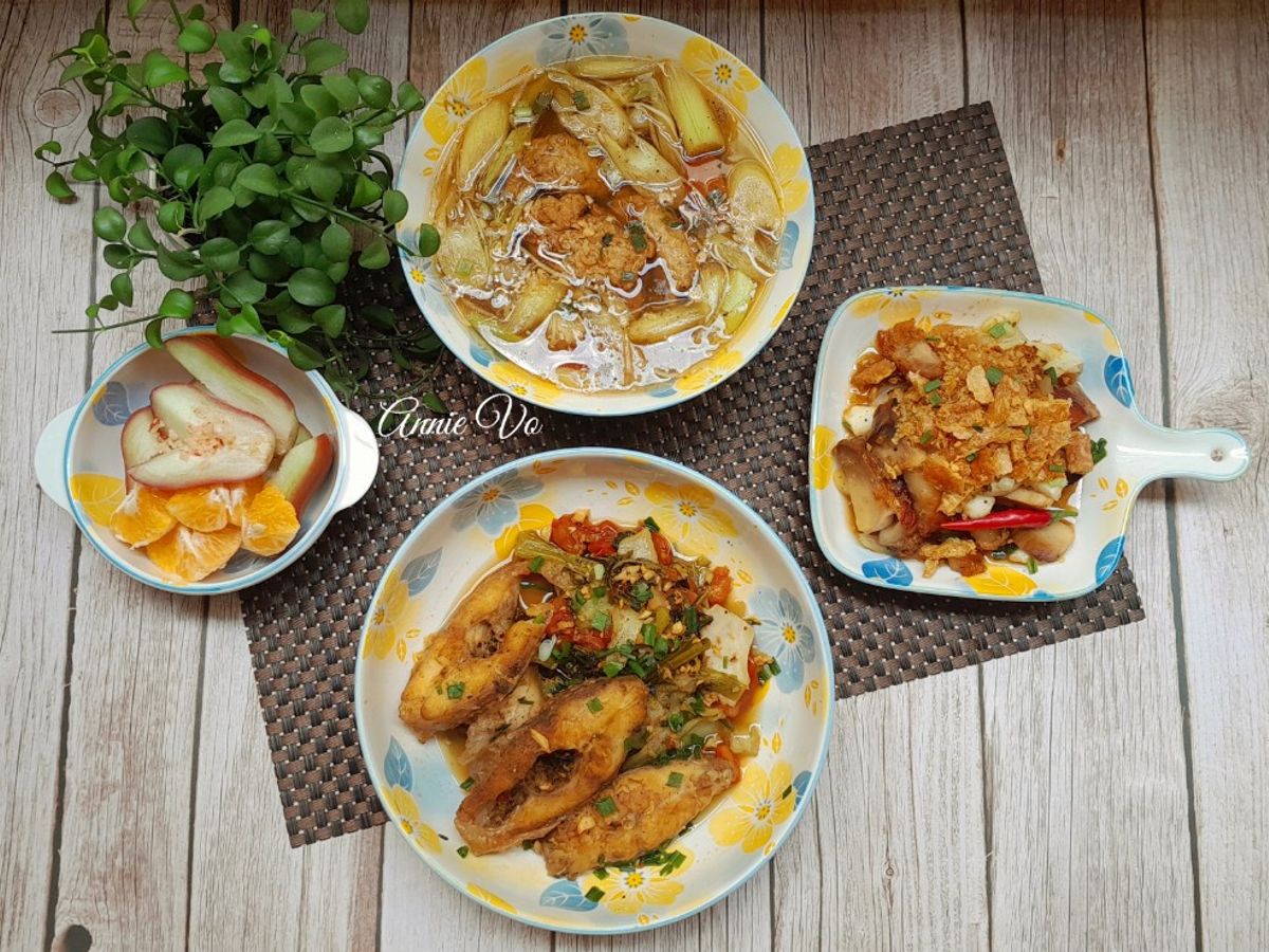 Bữa cơm kết hợp thẻ xanh và thẻ cam