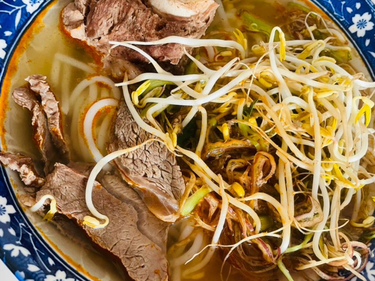 Bún bò nhà làm