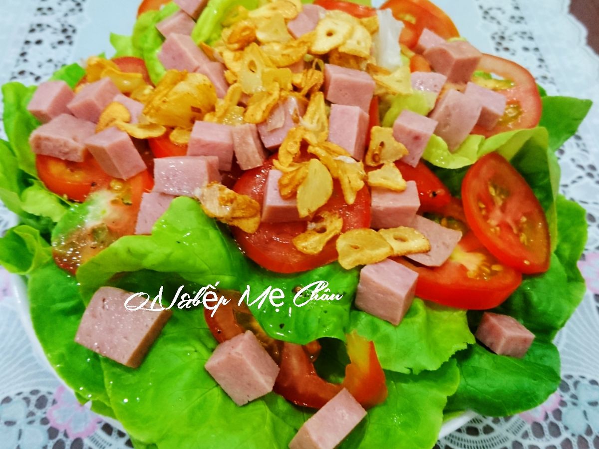 Xà lách trộn thịt hộp