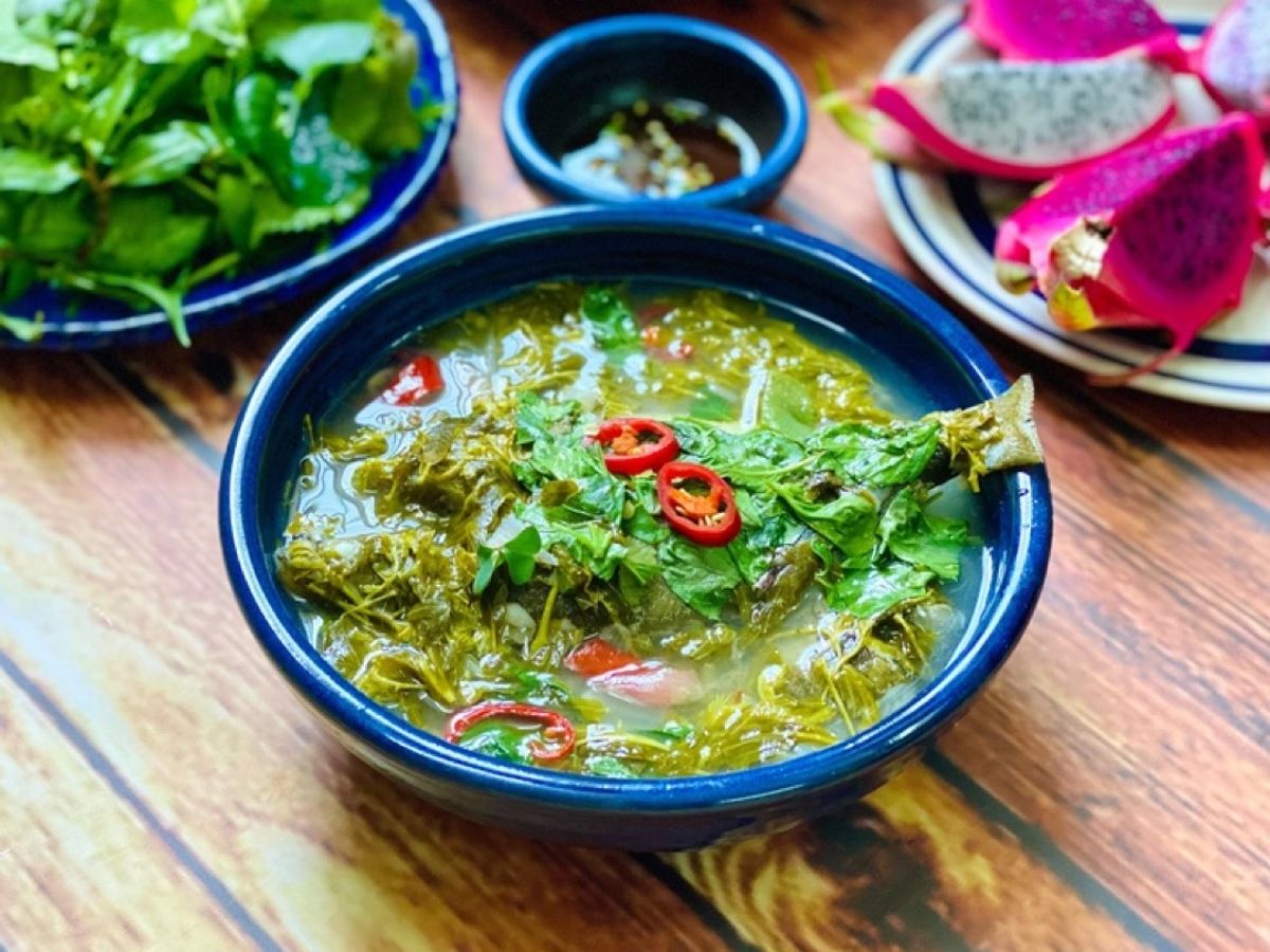 Canh Cá Giò Nấu Lá Me Non
