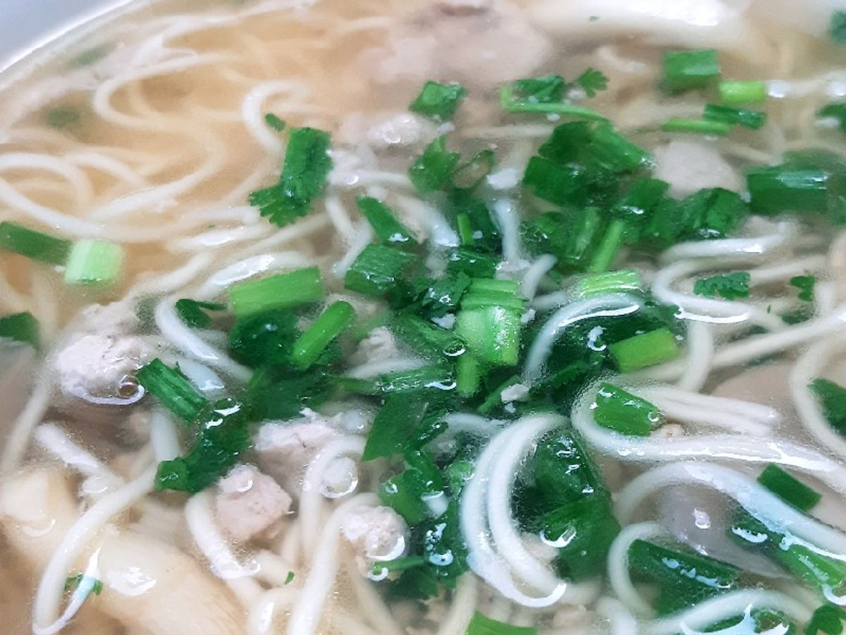 Mì trứng nấu thịt xay