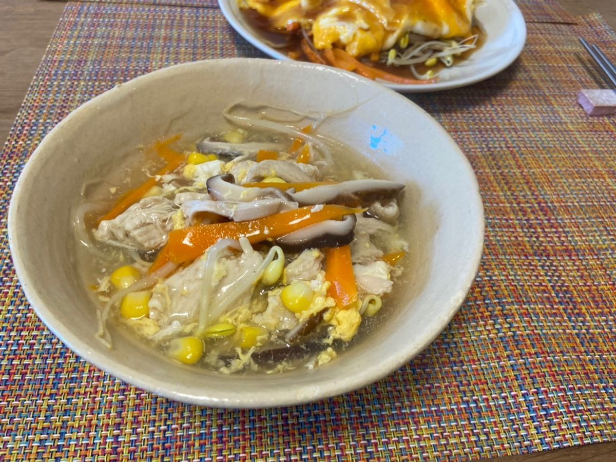 Súp ức gà với các loại rau (Chicken soup with vegetables)