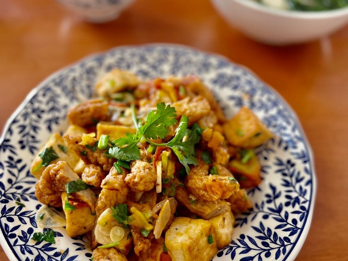 Đậu Phụ Và Chả Chay Sốt Cà Chua