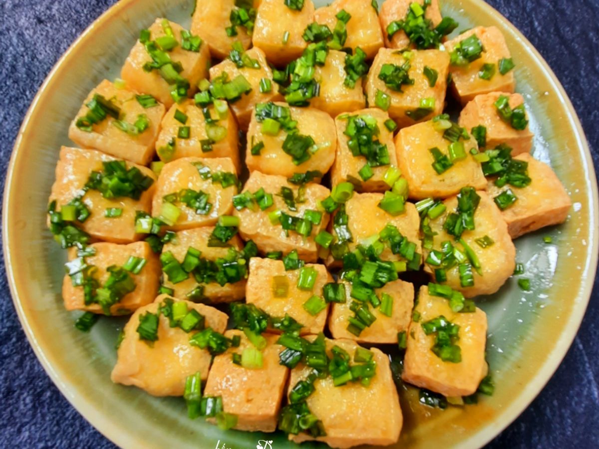 Đậu hủ chiên nhúng mắm hành