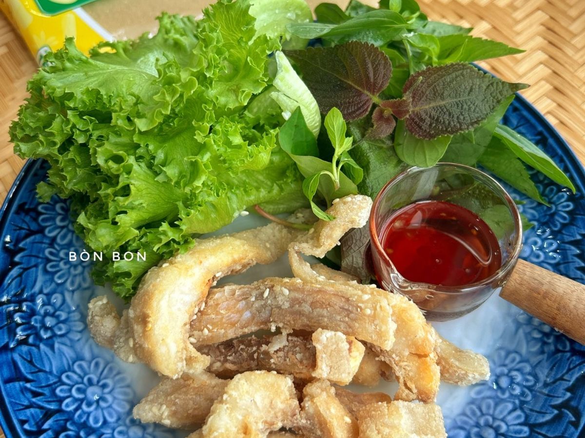 Cá Diêu Hồng Chiên Mè Cuốn Bánh Tráng Sắn