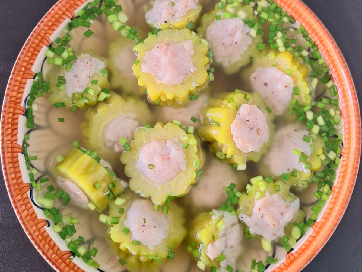 Canh khổ qua nhồi cá thác lác