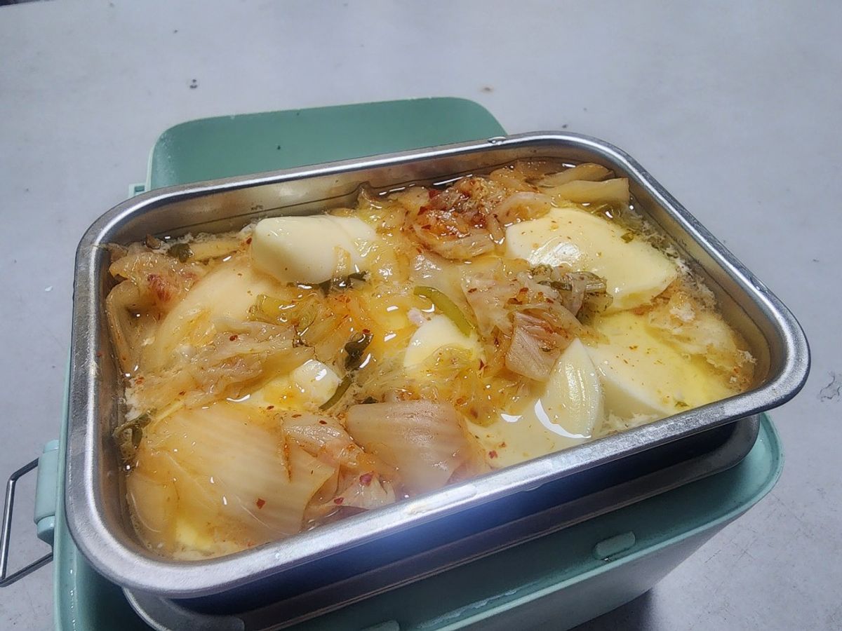 Cơm văn phòng: Canh đậu hũ, kim chi