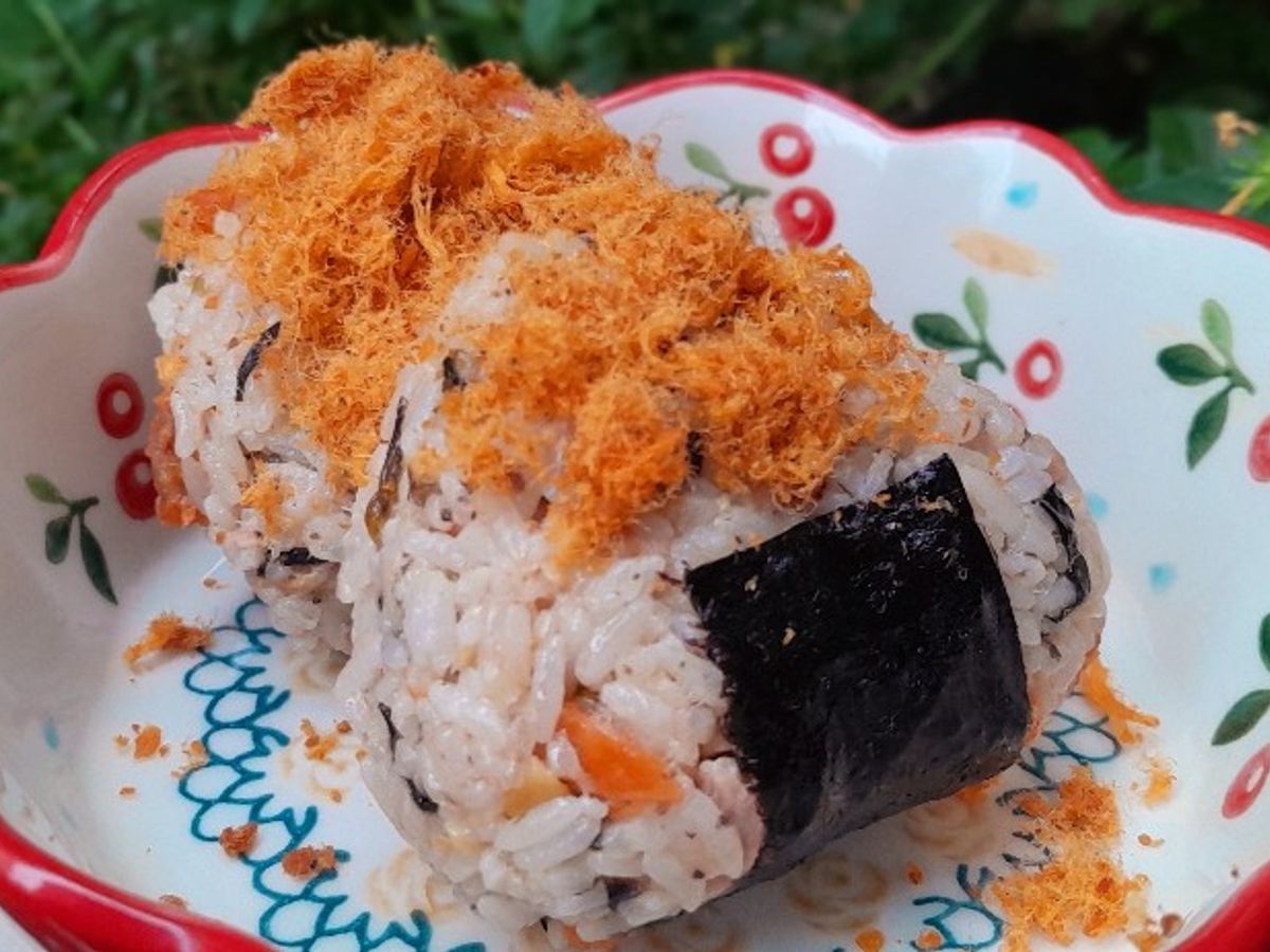 Cơm nắm cá ngừ