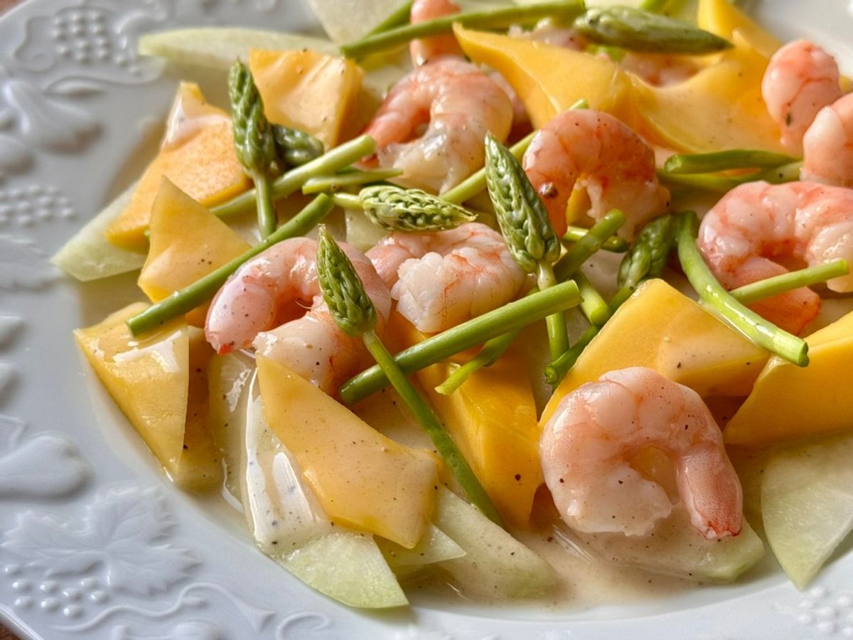 Salad Tôm, Xoài Chín, Su Hào & Măng Tây Rừng Sốt Sữa Chua