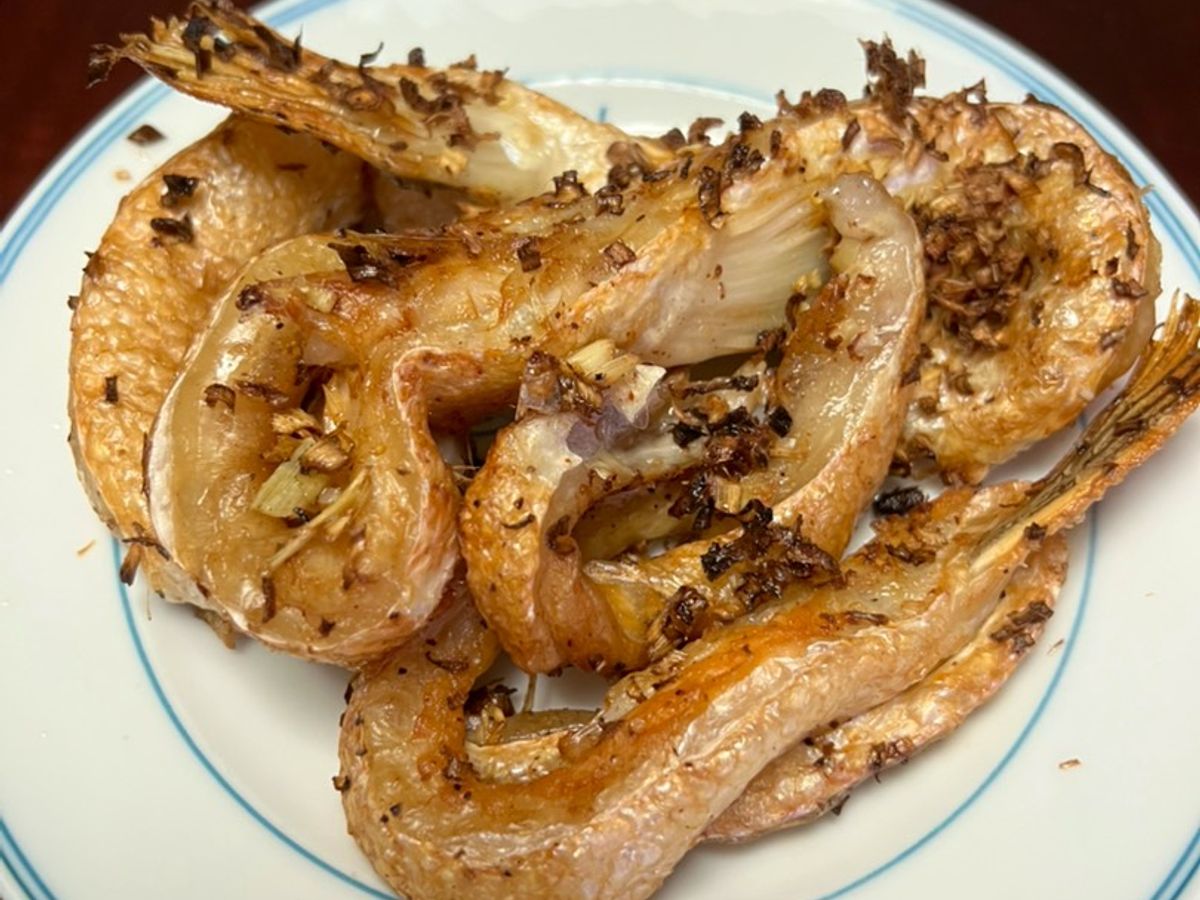 Lườn cá hồi nướng sả NCKD