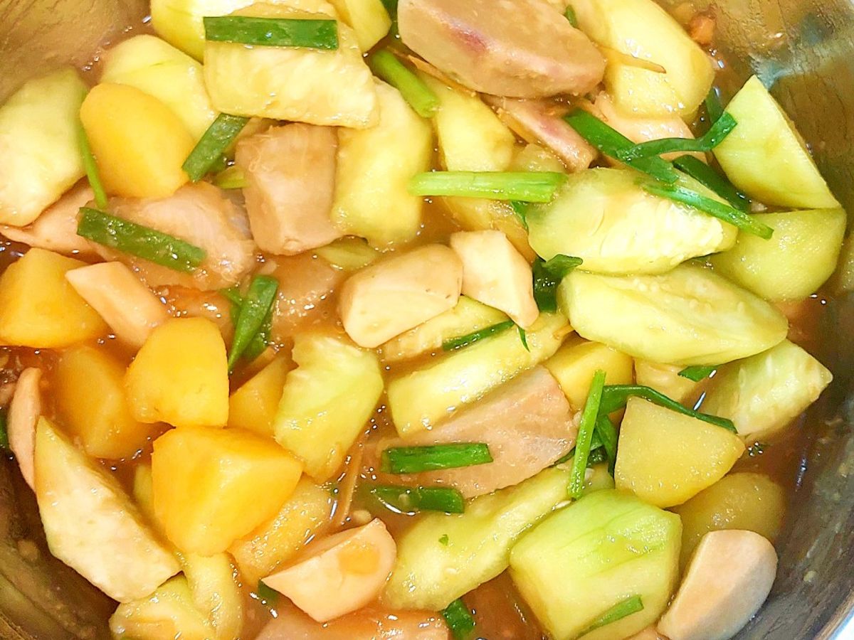 Khoai tây, khoai môn, nấm đùi gà, mướp hương xào