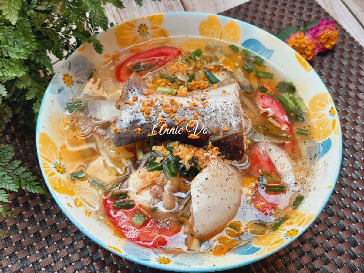 Canh chua cá hú bông điên điển