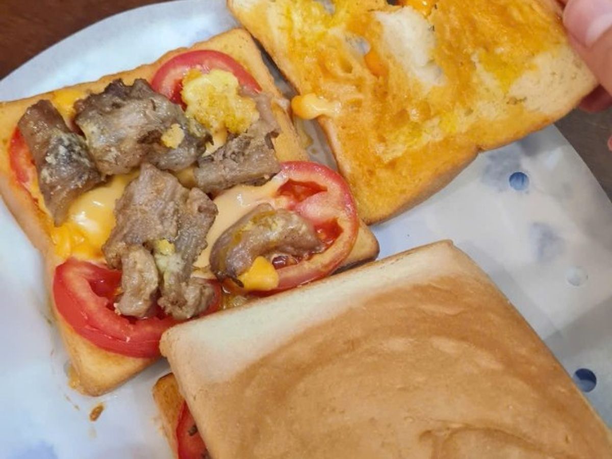 Sandwich thịt cà chua phô mai