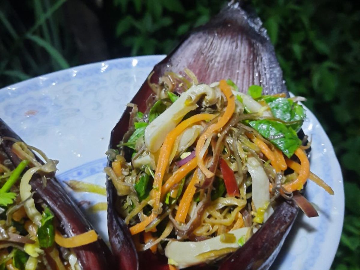 Nộm nấm đùi gà hoa chuối