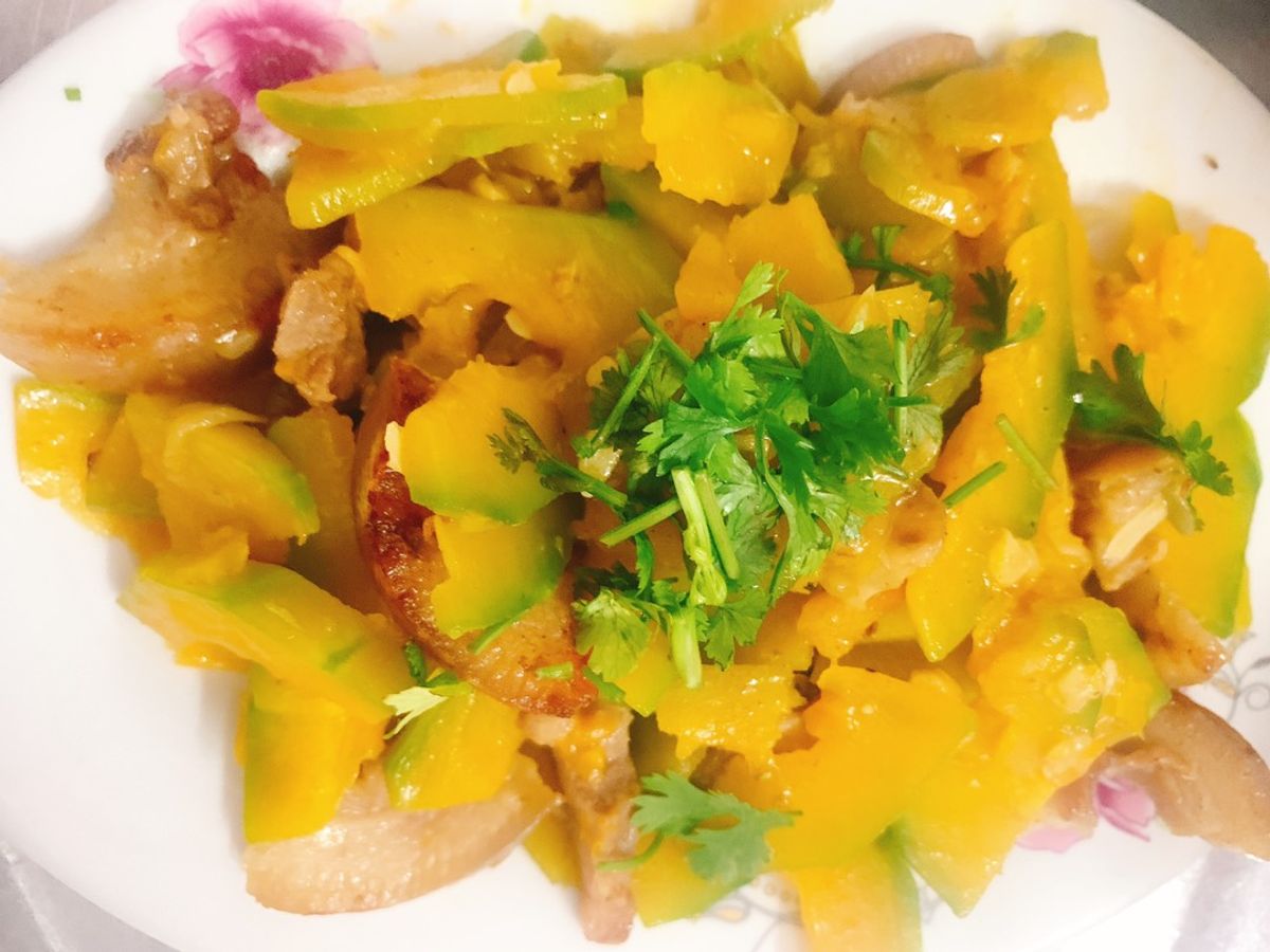 Bí đỏ xào thịt