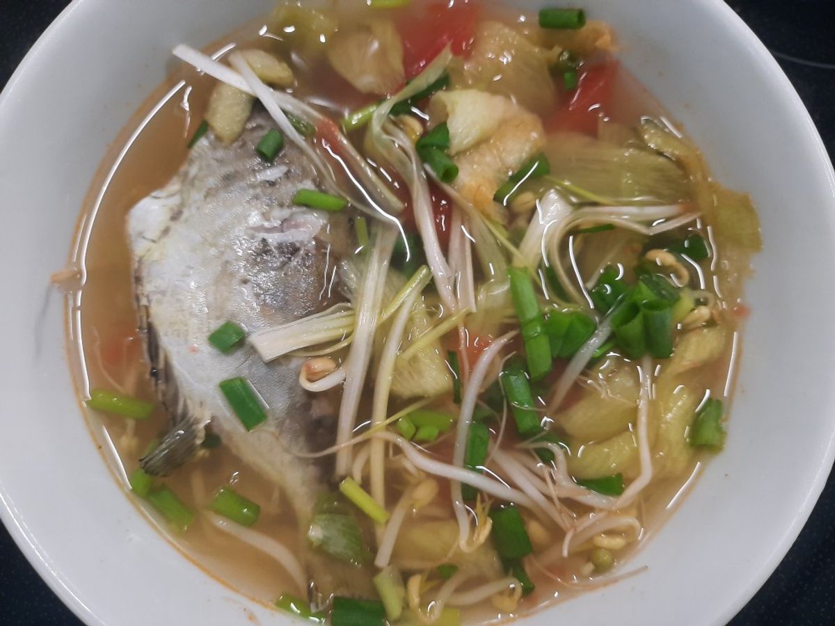 Canh cá rìa dọc mùng giá đỗ