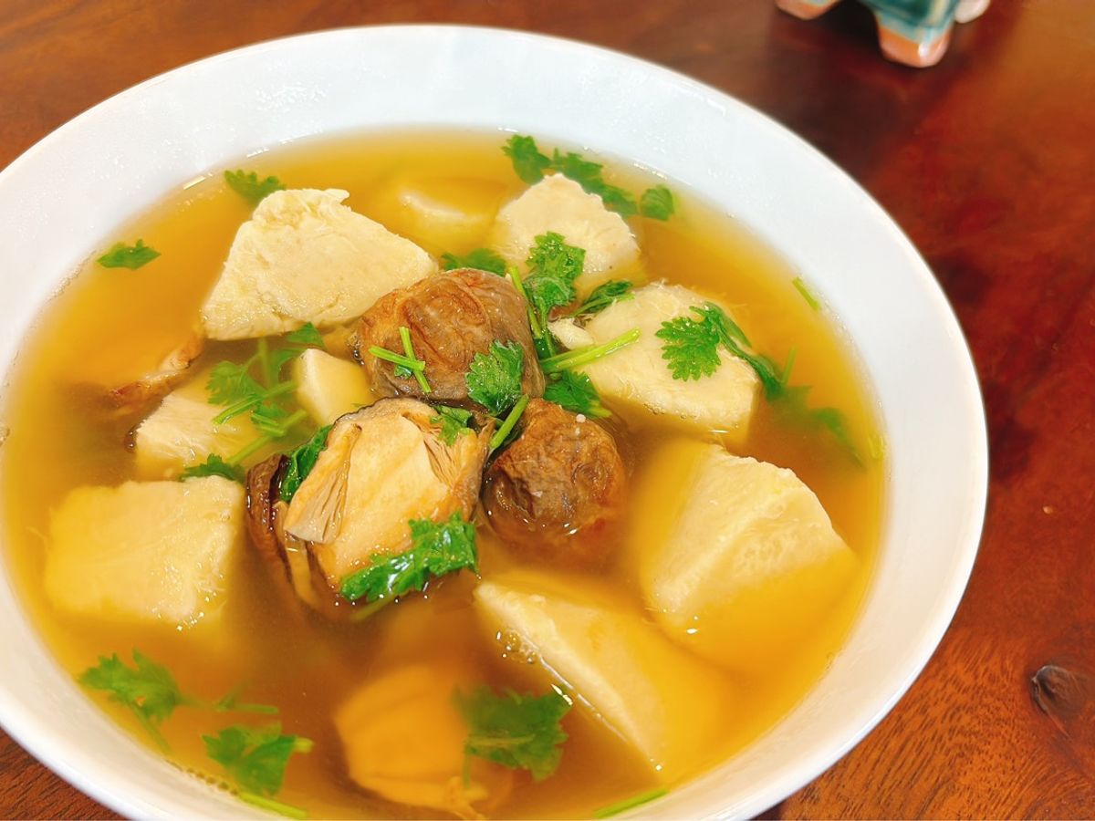 Canh Khoai Môn Nấu Nấm Rơm