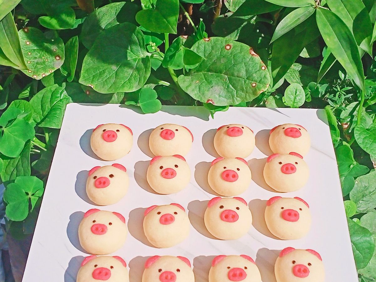 Bánh quy bơ tạo hình heo hồng xinh xắn