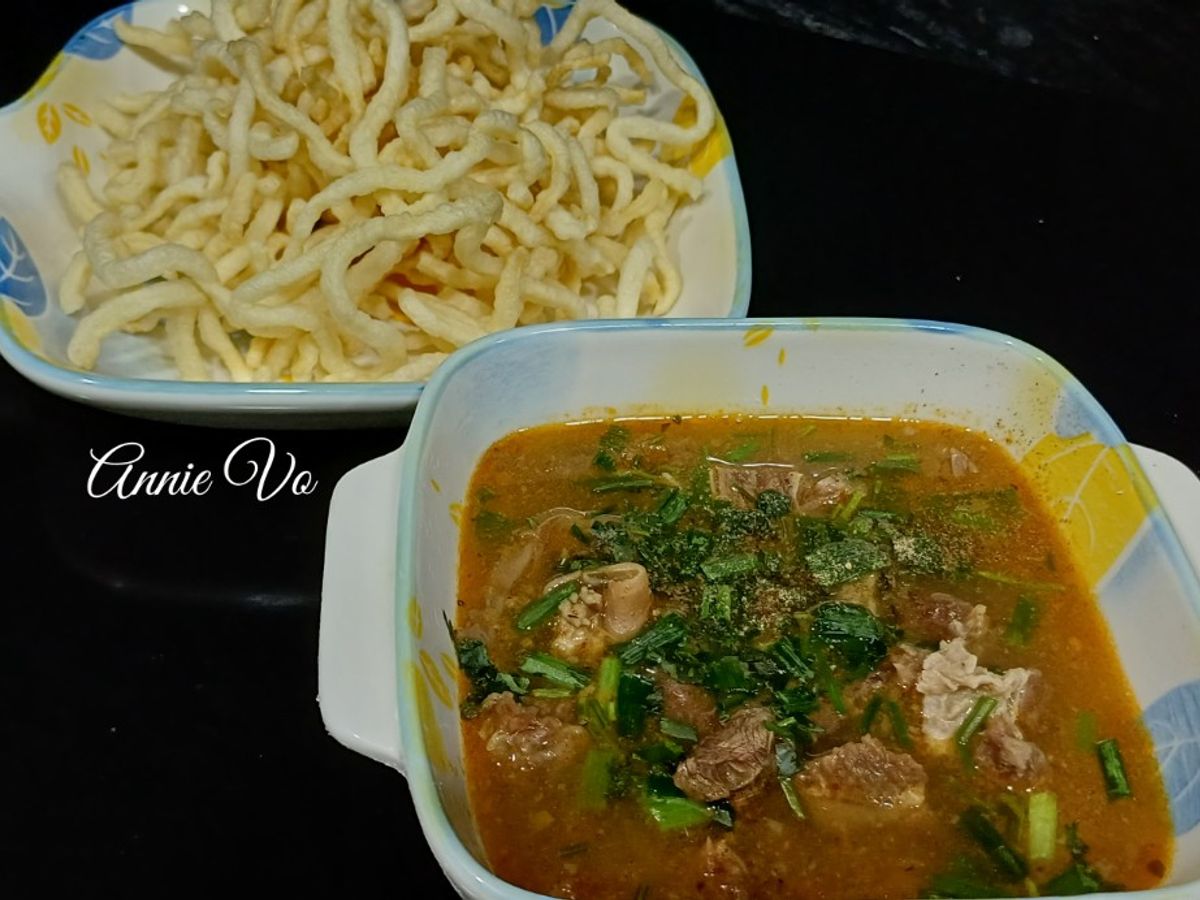 Bò kho mì giòn